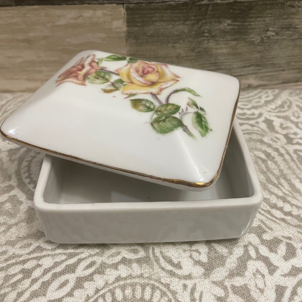 VINTAGE Chase Japan Porcelain Trinket Box, Roses Design, Gold Trim rectangle - Picture 2 of 7